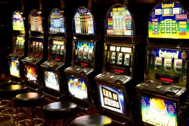 Live dealer Dragon Fishing table on gacoan mobile app showing card reveal and betting interface